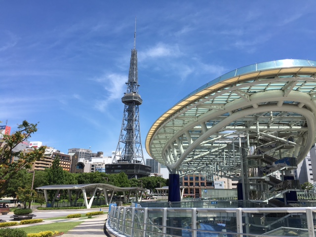 名古屋のテレビ塔とオアシス21
