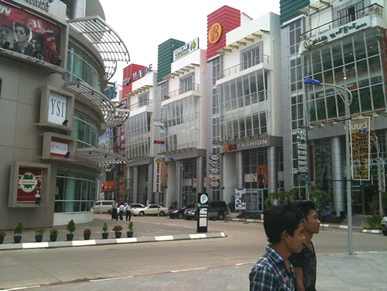 ヤンゴンの新しいショッピングセンター